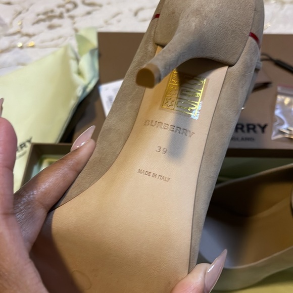 Burberry Logo Suede Pumps 39 - Picture 4 of 6